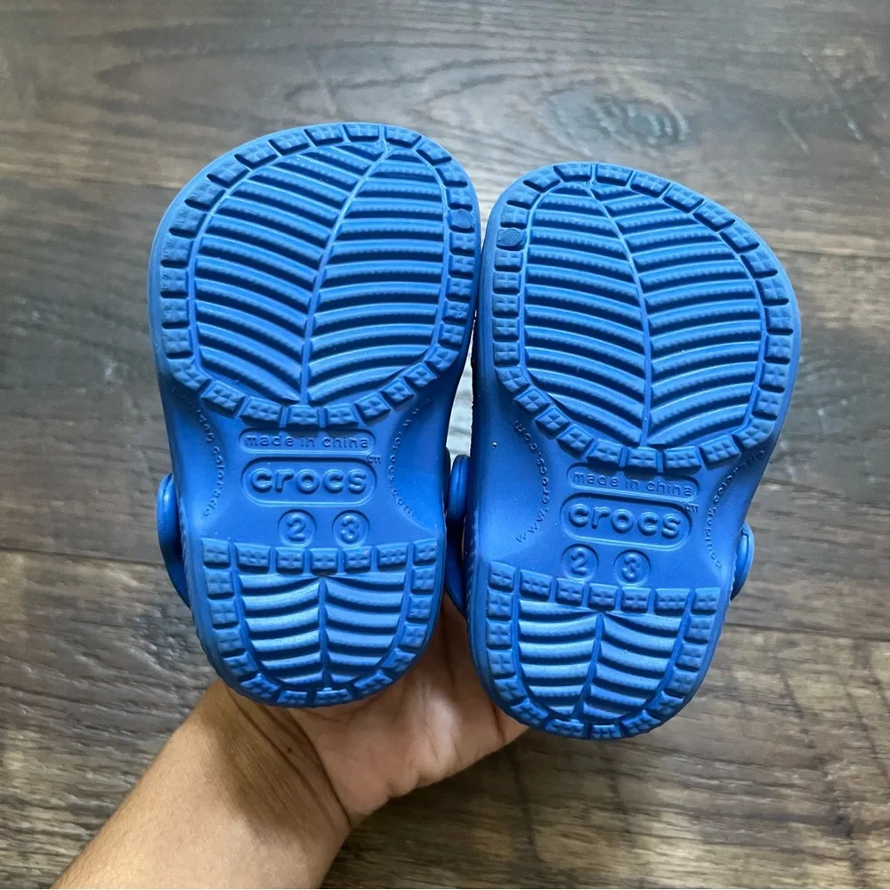 Crocs electric blue slip on water sandals shoes c2 c3